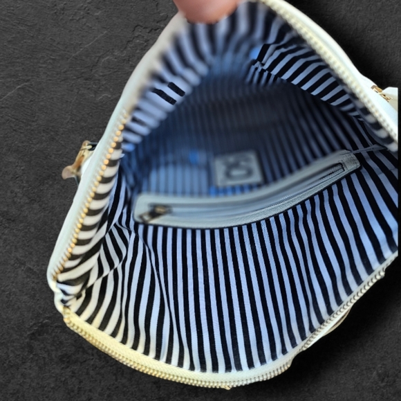 SR2 Sondra Roberts White Studded Bag/Clutch. - Picture 6 of 7